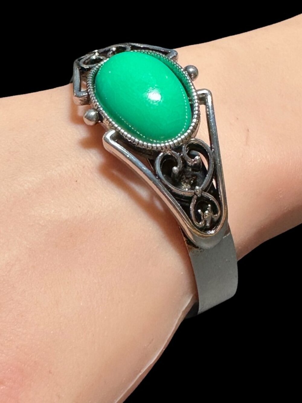 Filigree Boho Style Cuff Bracelet Silver Tone Green Center Womens  Jewelry NWOT - Picture 4 of 7